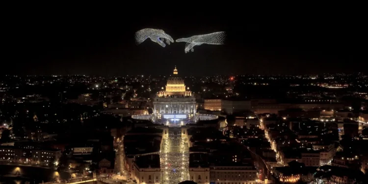 Лично одобрил Папа Римский: брат Маска устроил в Ватикане крупнейшее в Европе шоу дронов