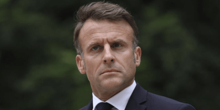 Încrederea în Macron continuă să scadă: Guvernul Franței și-a dat demisia |VIDEO