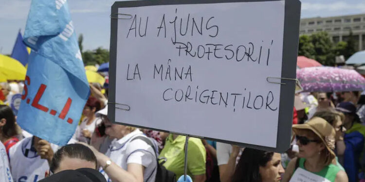 Studenții români se alătură protestului profesorilor împotriva măsurilor de austeritate din educație