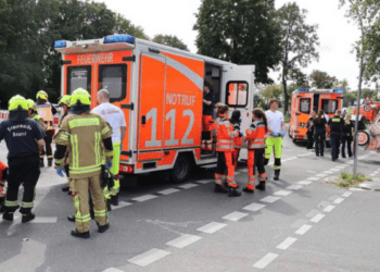 O mașină a intrat într-un grup de copii în Berlin