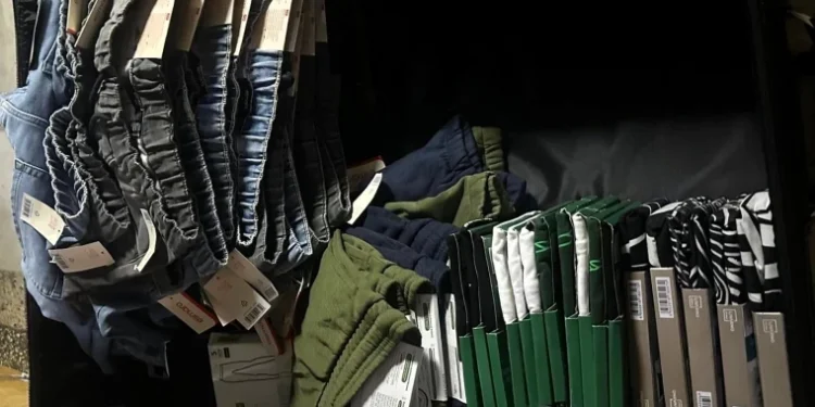 Vamă Leușeni: Mărfuri nedeclarate confiscate din microbuze din Belgia și Italia