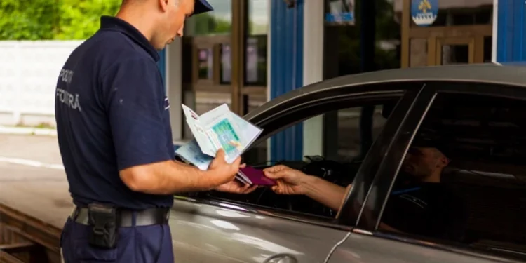 Actele digitale EVO nu pot fi folosite la trecerea frontierei de stat