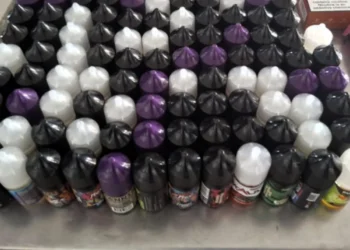 Marfă nedeclarată depistată la vamă: țigări electronice, produse chimice și parfumuri