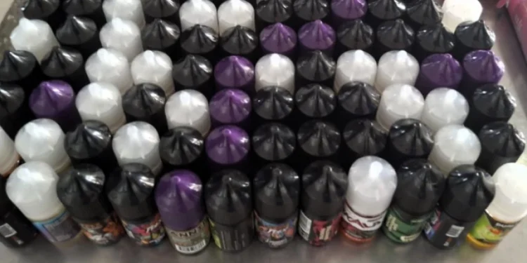 Marfă nedeclarată depistată la vamă: țigări electronice, produse chimice și parfumuri