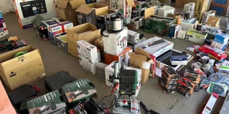 Hîncești: Bunuri ilegale descoperite într-un vehicul venit din Germania