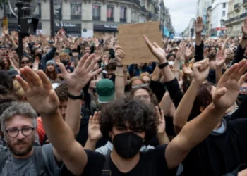 Alertă de călătorie în Franța