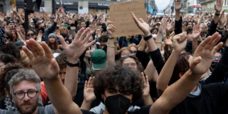 Alertă de călătorie în Franța