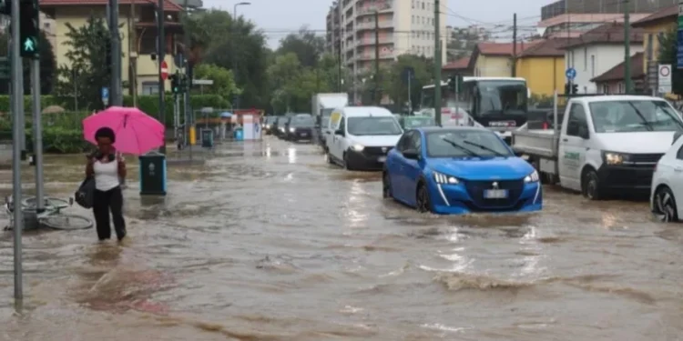 Inundații în Italia. Milano sub ape, drumuri blocate. Alertă în peninsulă