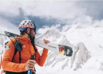 Istorie pe Everest: Andrzej Bargiel a coborât pe schiuri fără oxigen