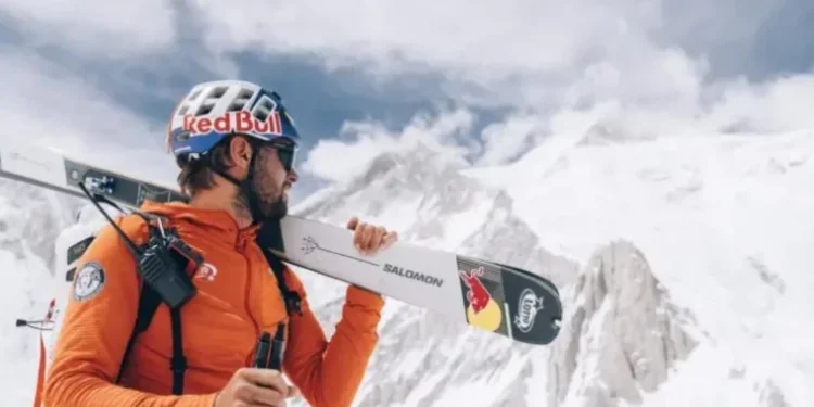 Istorie pe Everest: Andrzej Bargiel a coborât pe schiuri fără oxigen