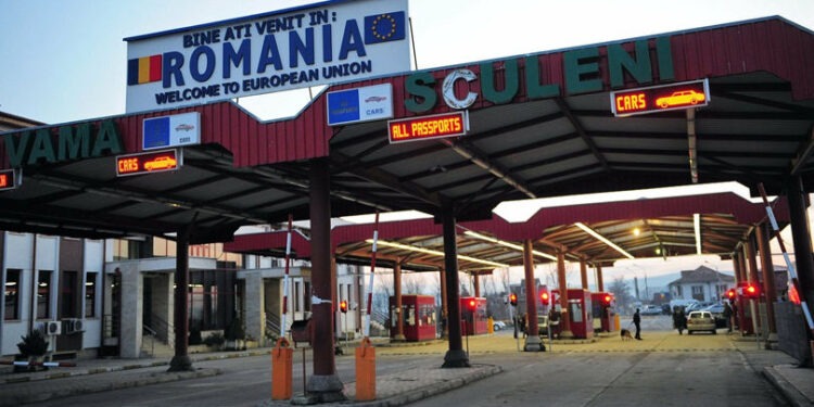 Tânăr prins la vamă cu carte de identitate falsă