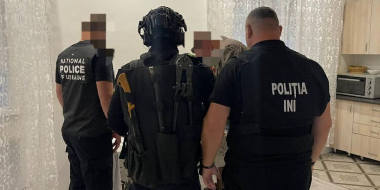 Trei refugiați ucraineni, reținuți pentru escrocherii cu bunuri fictive în Moldova