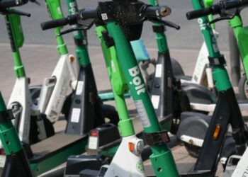 Румынский город запрещает прокатные самокаты после гибели подростка