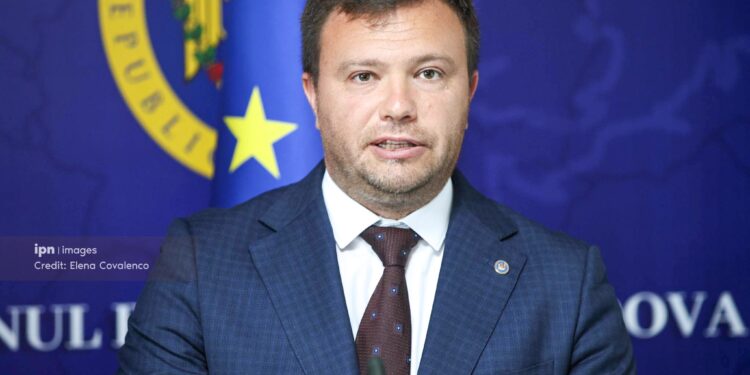 CEC a avertizat ministrul mediului Sergiu Lazarencu pentru nerespectarea regulilor electorale