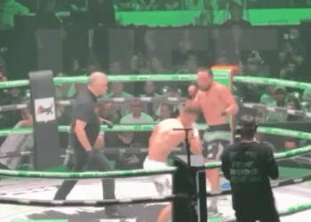 În timpul unui meci de lupte, cu participarea unui sportiv moldovean, a izbucnit o bătaie în masă