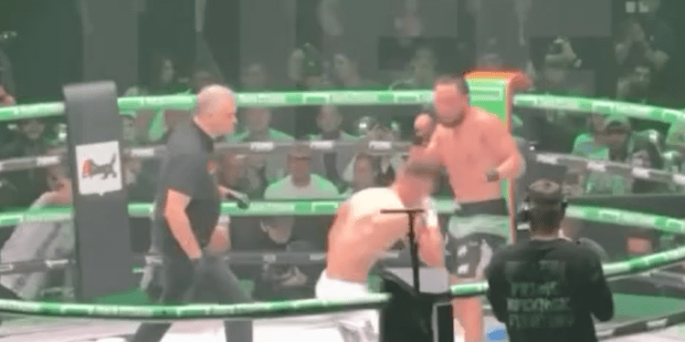 În timpul unui meci de lupte, cu participarea unui sportiv moldovean, a izbucnit o bătaie în masă