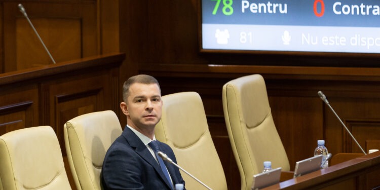 Tensiuni la CEC: Vadim Filipov reclamă presiuni din partea colegilor