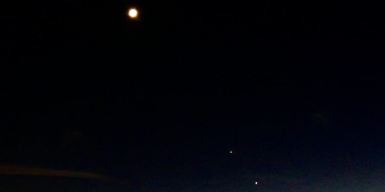 Spectacol pe cer mâine dimineață: Luna, Venus și steaua Regulus se aliniază într-o conjuncție rară