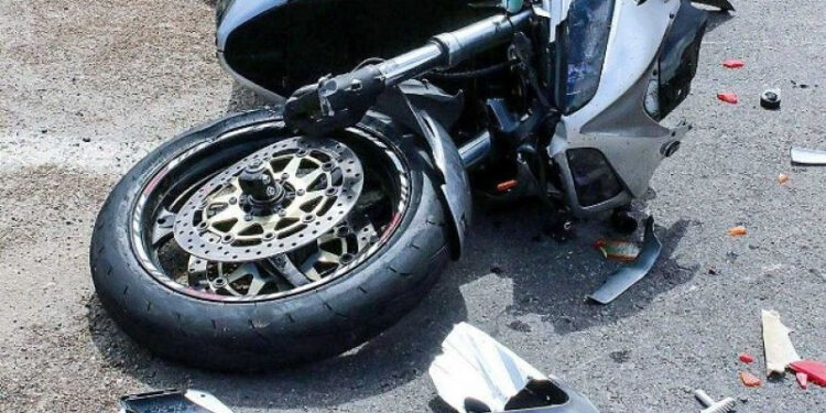 Accident în Chișinău: O tânără rănită după coliziunea dintre un automobil și o motocicletă