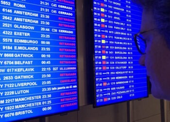 Zboruri anulate și întârzieri de 90 de minute pe aeroporturile europene după atacul cibernetic. Sistemele de check-in sunt verificate