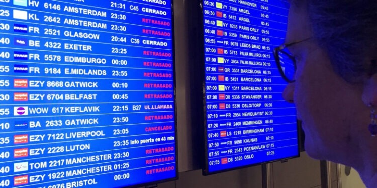 Zboruri anulate și întârzieri de 90 de minute pe aeroporturile europene după atacul cibernetic. Sistemele de check-in sunt verificate