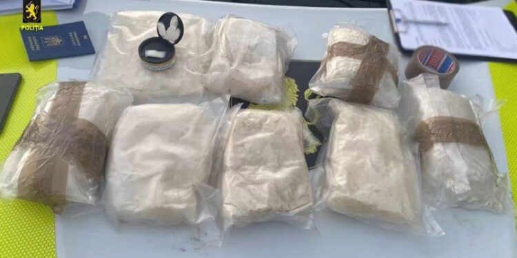 Rețea de traficanți străini, prinsă în Chișinău cu 8 kg de droguri