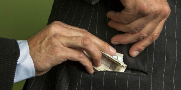 Europarlamentar: UE se ocupă de „cumpărarea voturilor” și se amestecă în alegerile din Moldova |VIDEO