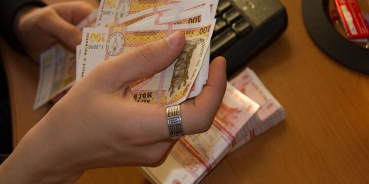 Salariile cresc, iar puterea de cumpărare a populației scade