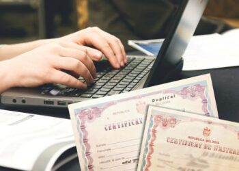 Cetățenii vor putea solicita online înregistrarea nașterii sau a căsătoriei