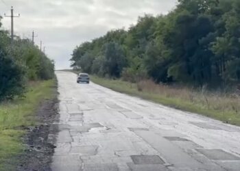 Drum din petici și promisiuni: Va primi Ilenuța asfalt european? |VIDEO