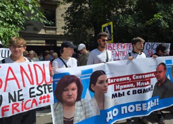 Акция у тюрьмы 13. Протестующие обвиняют власти в произволе и беззаконии