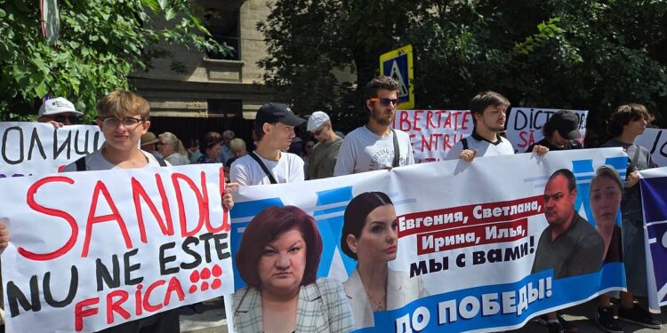 Акция у тюрьмы 13. Протестующие обвиняют власти в произволе и беззаконии