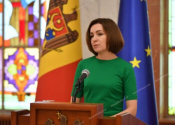 Санду награждает Чернэуцану в день экстрадиции Плахотнюка