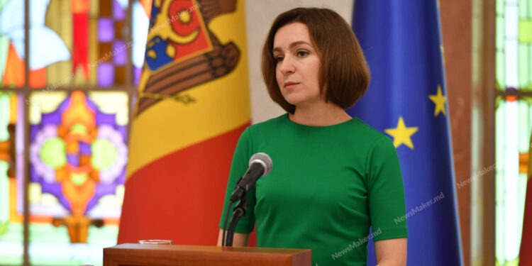 Санду награждает Чернэуцану в день экстрадиции Плахотнюка