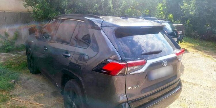 Mașină furată în Italia, descoperită la Albița: șoferul spune că a cumpărat-o avariată