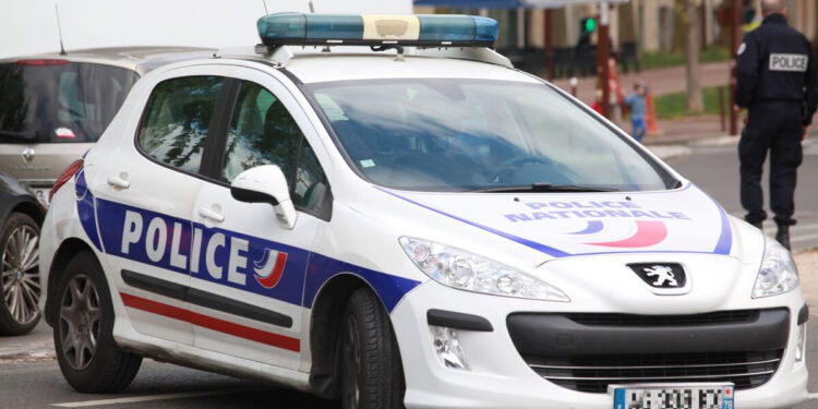 В Париже воры прятали в трусах драгоценности на €10 млн