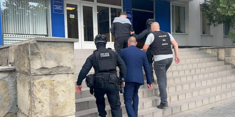 Организованная группа сбывала фальшивые евро в столице и регионах – двое задержаны