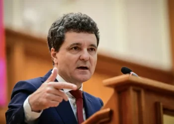 Președintele recent ales al României pierde încrederea, iar problemele economice se agravează |VIDEO