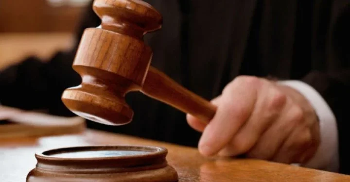 Un bărbat a fost condamnat pentru trafic de influență într-o schemă cu certificate COVID-19