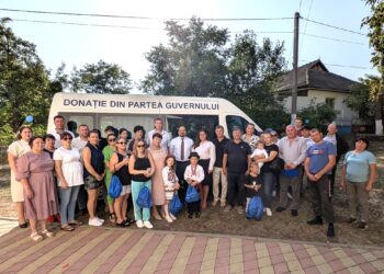 Donații guvernamentale sau PR electoral? Ministerul Muncii se laudă cu un microbuz și cadouri