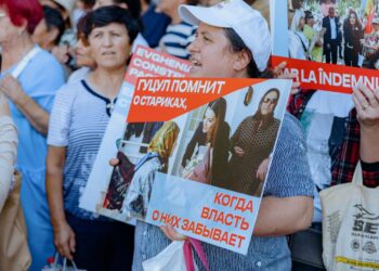 Протестующие у тюрьмы №13: чем ближе выборы, тем больше заключённых в стране