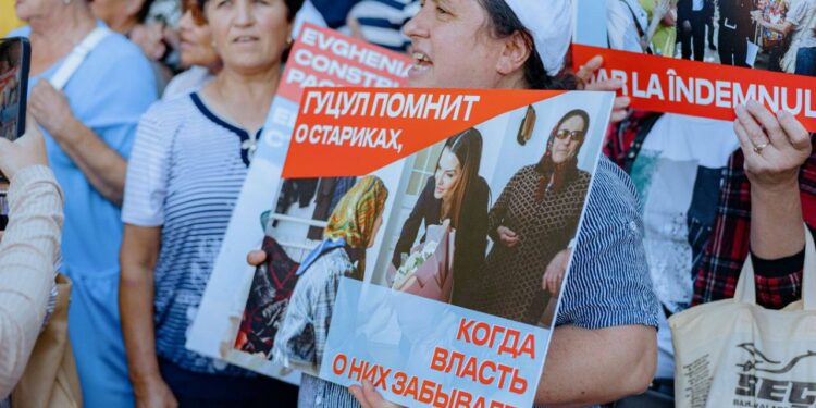 Протестующие у тюрьмы №13: чем ближе выборы, тем больше заключённых в стране