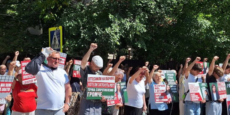 Protest la Penitenciarul nr. 13: Manifestanții acuză poliția de presiuni |VIDEO