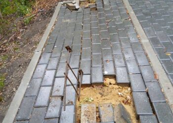 Vandalism la Parcul „Rîșcani”: mobilier urban distrus și pavaj demontat