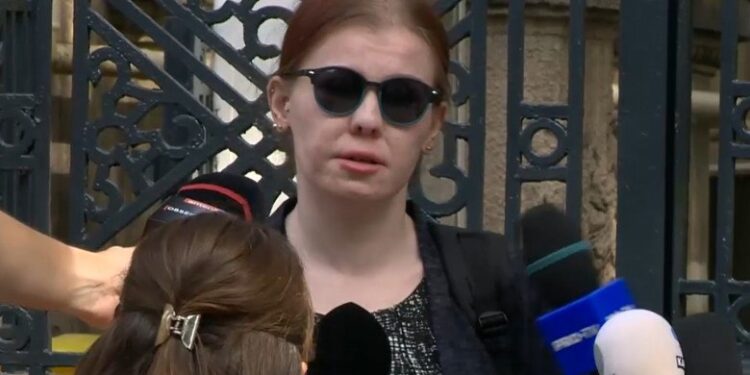 Moldova: Femeie prinsă cu șase cuțite la intrarea în Parlament