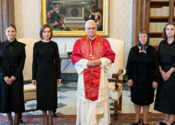 Sărăcie pentru unii, Vatican pentru alții: Președinția neagă folosirea banilor publici