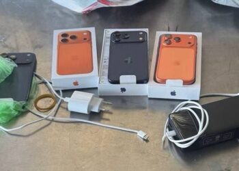 Cetățean ucrainean prins la vamă încercând să introducă ilegal patru iPhone 17 Max Pro