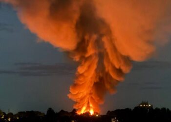 Explozie puternică zguduie Swindon, evacuări în zonă industrială