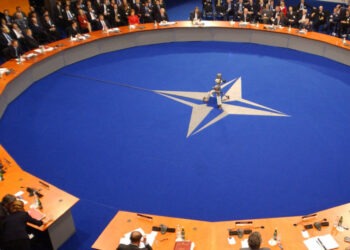 Foreign Affairs: SUA trebuie să închidă ușile NATO și să reducă prezența militară în Europa
