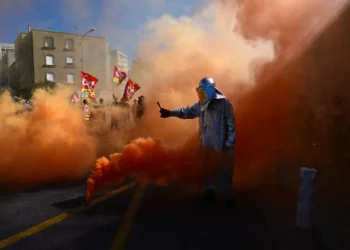 Franța nu-l mai vrea pe Macron. Protestele de masă riscă să blocheze întreaga țară |VIDEO